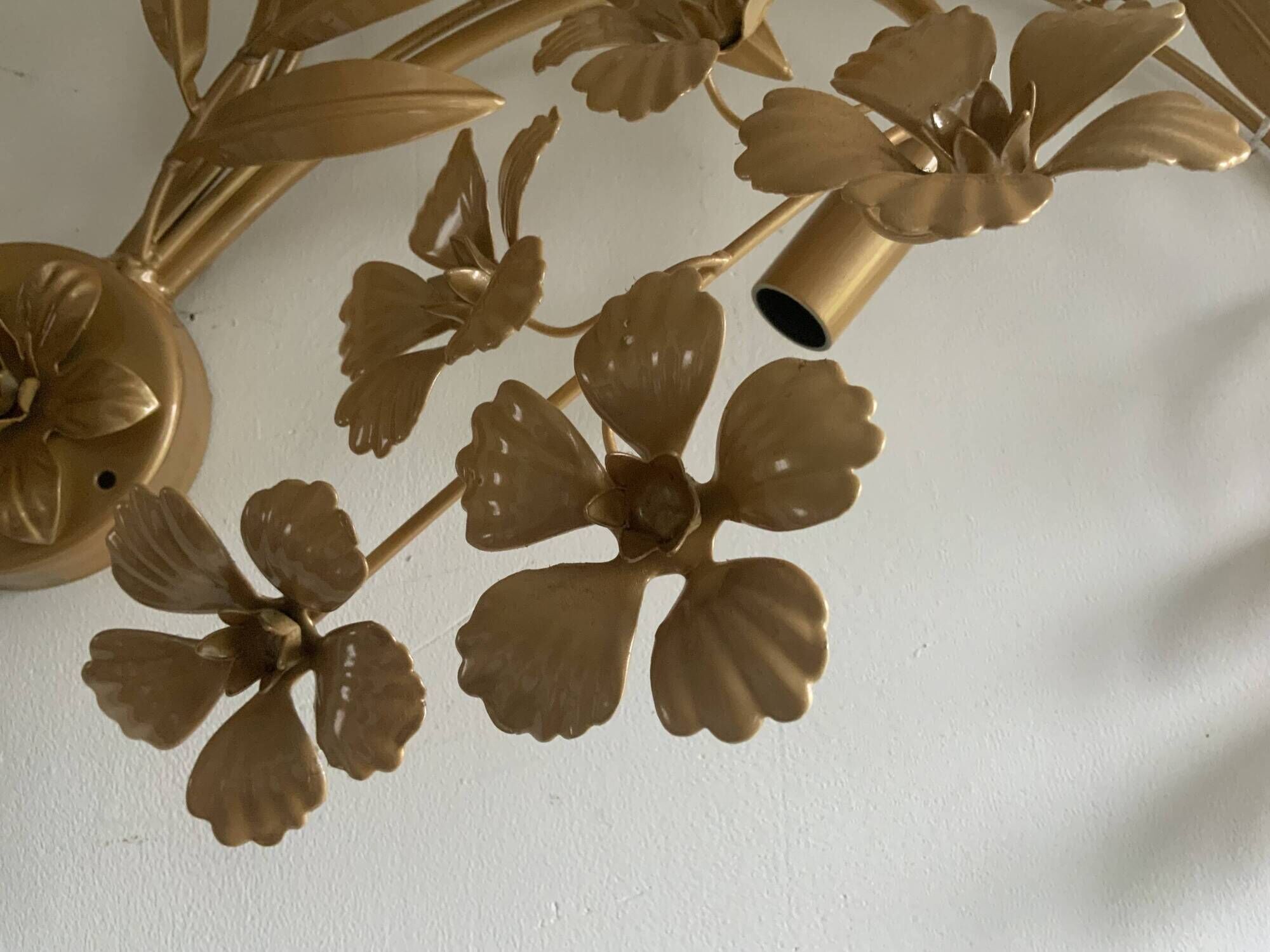 Hollywood regency Style Metal Gold Wall Light Sconce Floral 1970s, by Ledungs