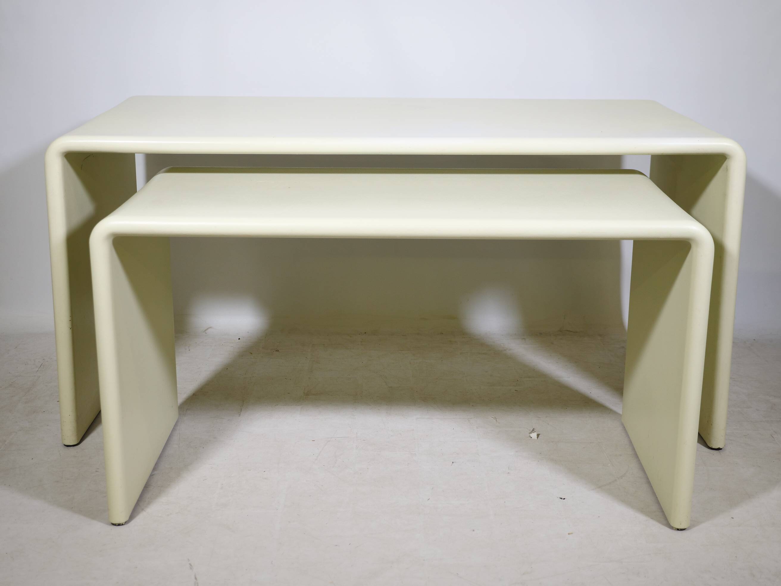 Space Age nesting desk in fiberglass, set of 2, 1970s