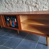 Vintage row with sliding doors and ceramic decoration