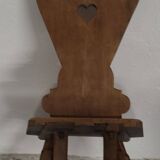 Lot de deux chaises en bois sculpté