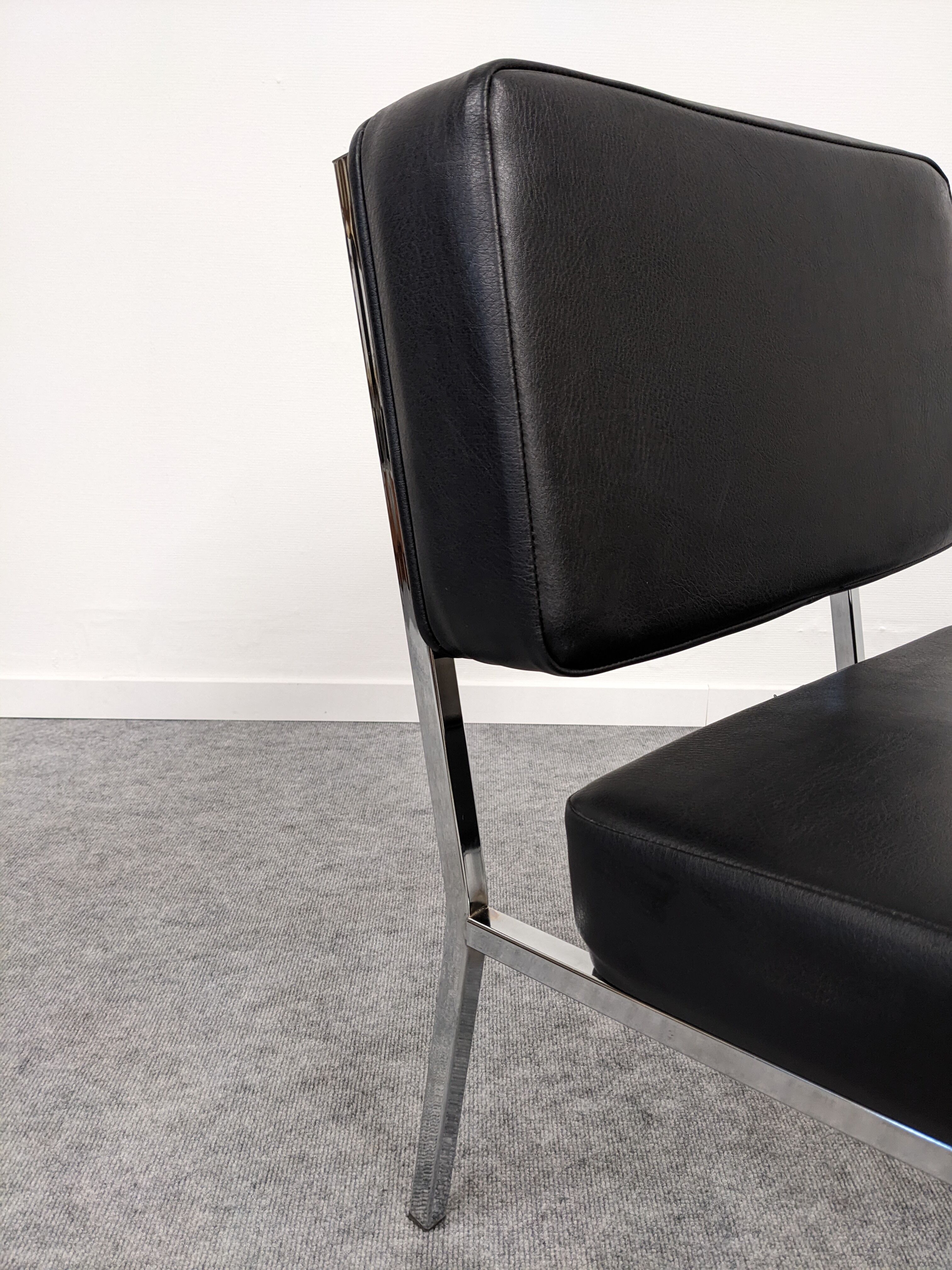 Series of 4 modernist armchairs from the 70s/80s