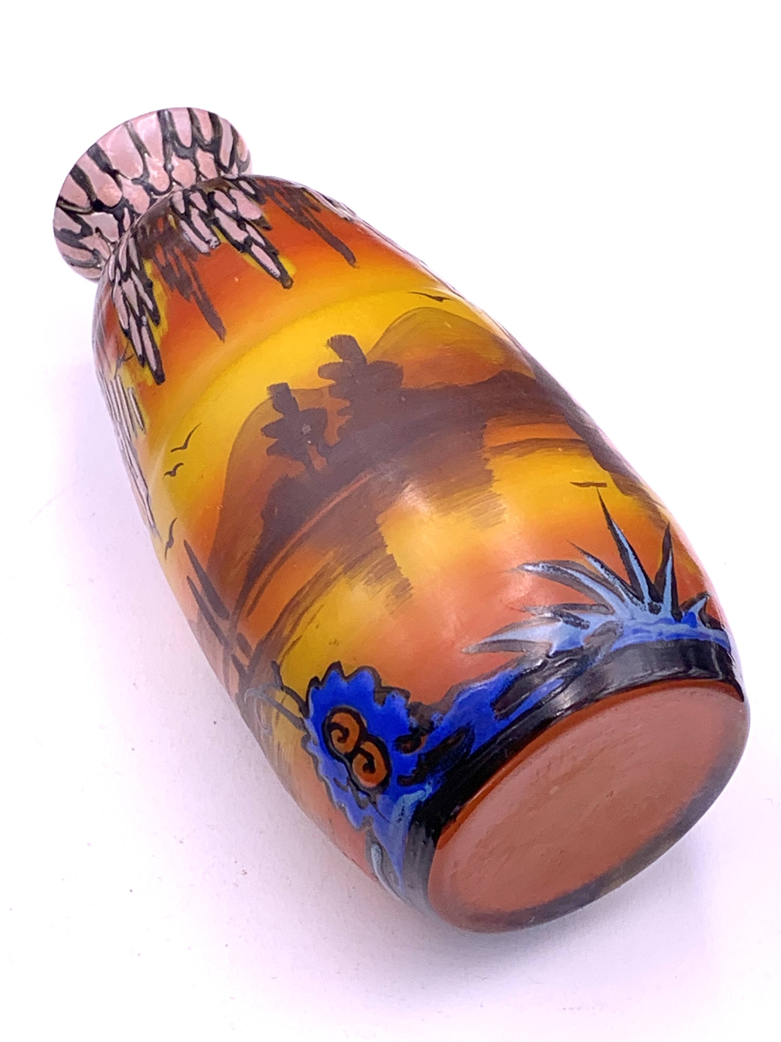 Vase Art Déco en verre peint et émaillé, signé Clio, circa 1920