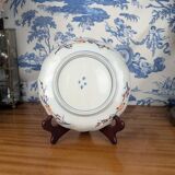 Assiette en porcelaine Imari signée à décor japonisant lacustre et biche, XIXème s.