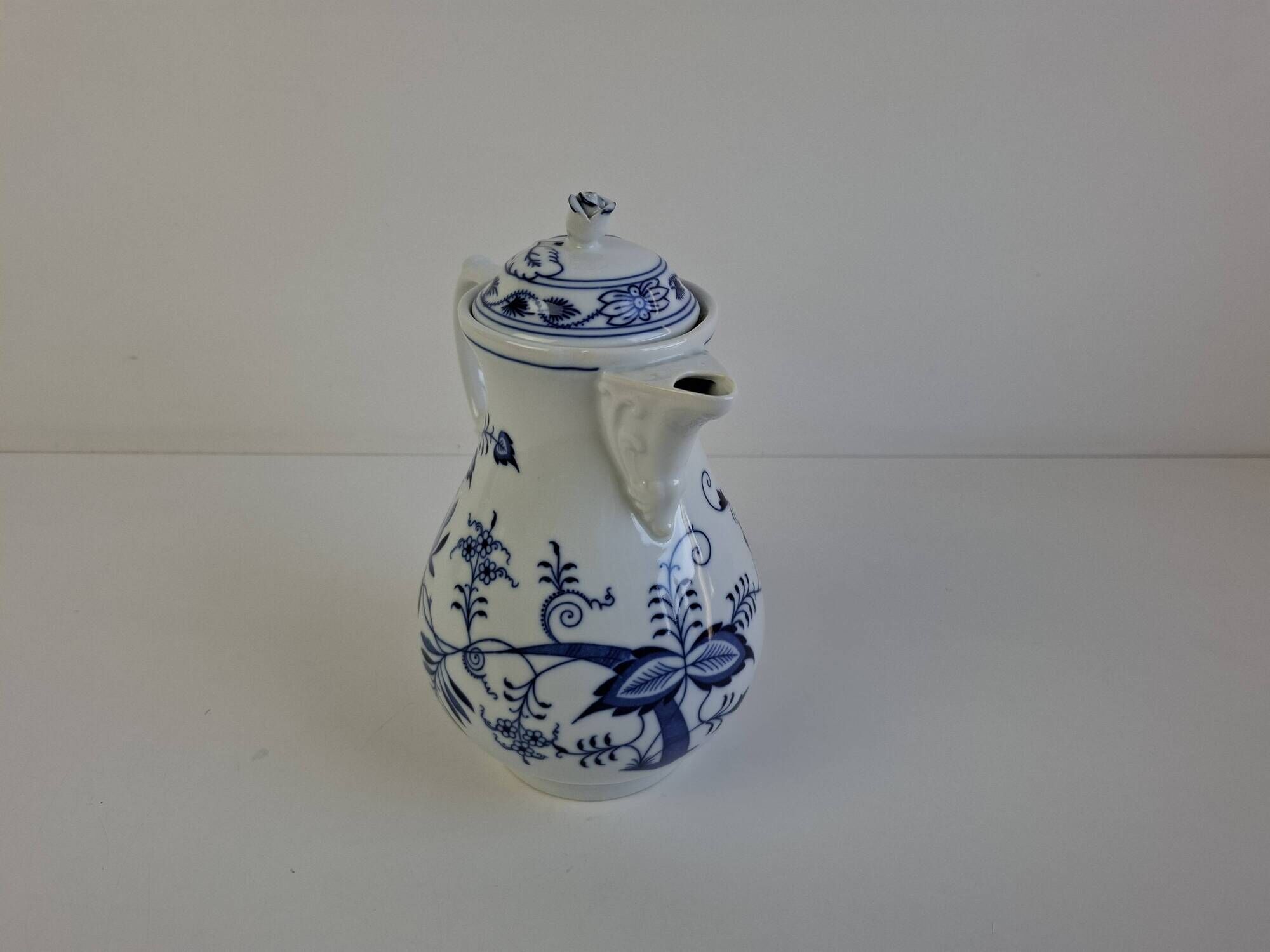 Vintage Dubí Czech Porcelain Blue Onion Cibulák Teapot, c. 1970