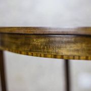 Table d'appoint ovale du 19ème siècle