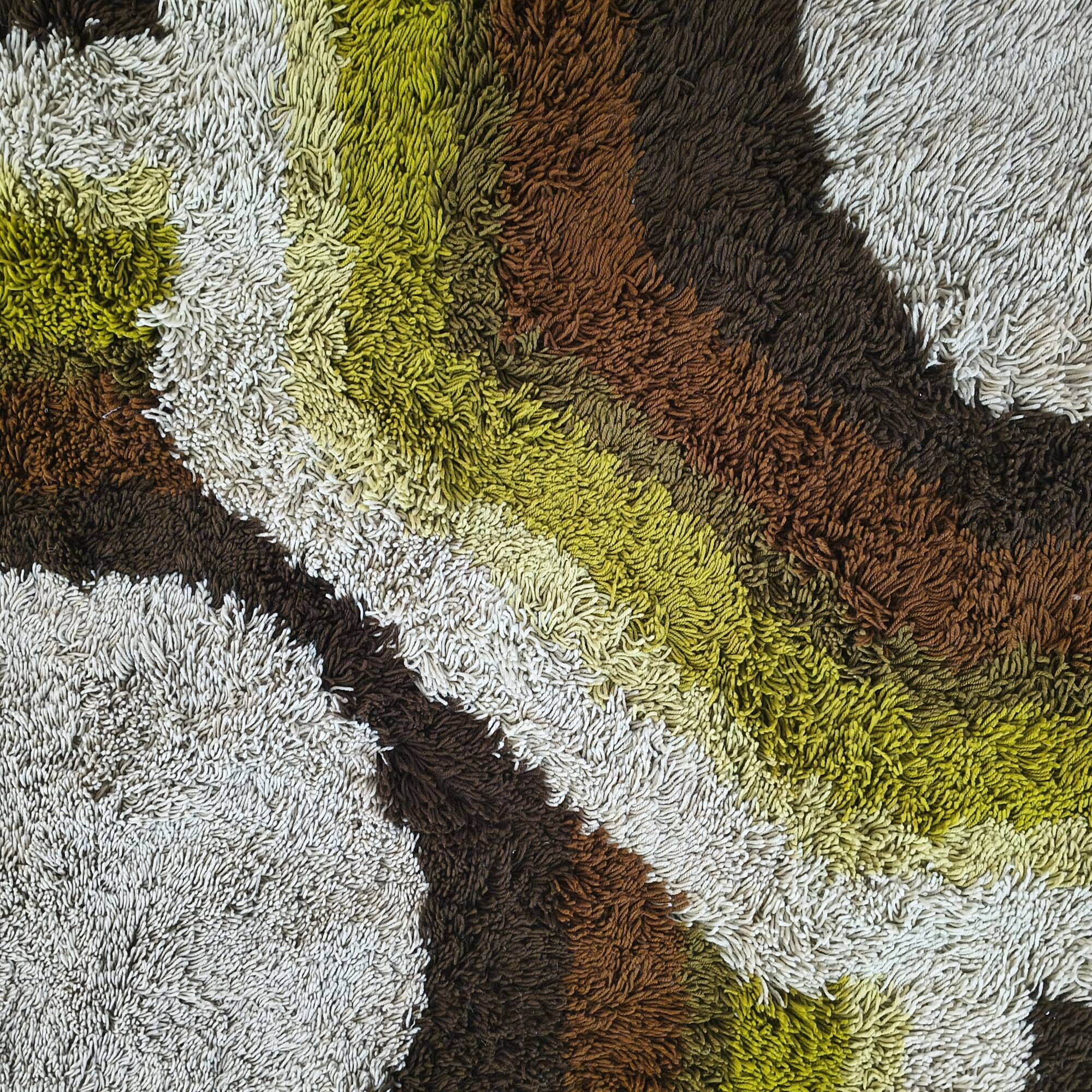 1970s Gorgeous Space Age Luxury Rug by Desso with Original Label.