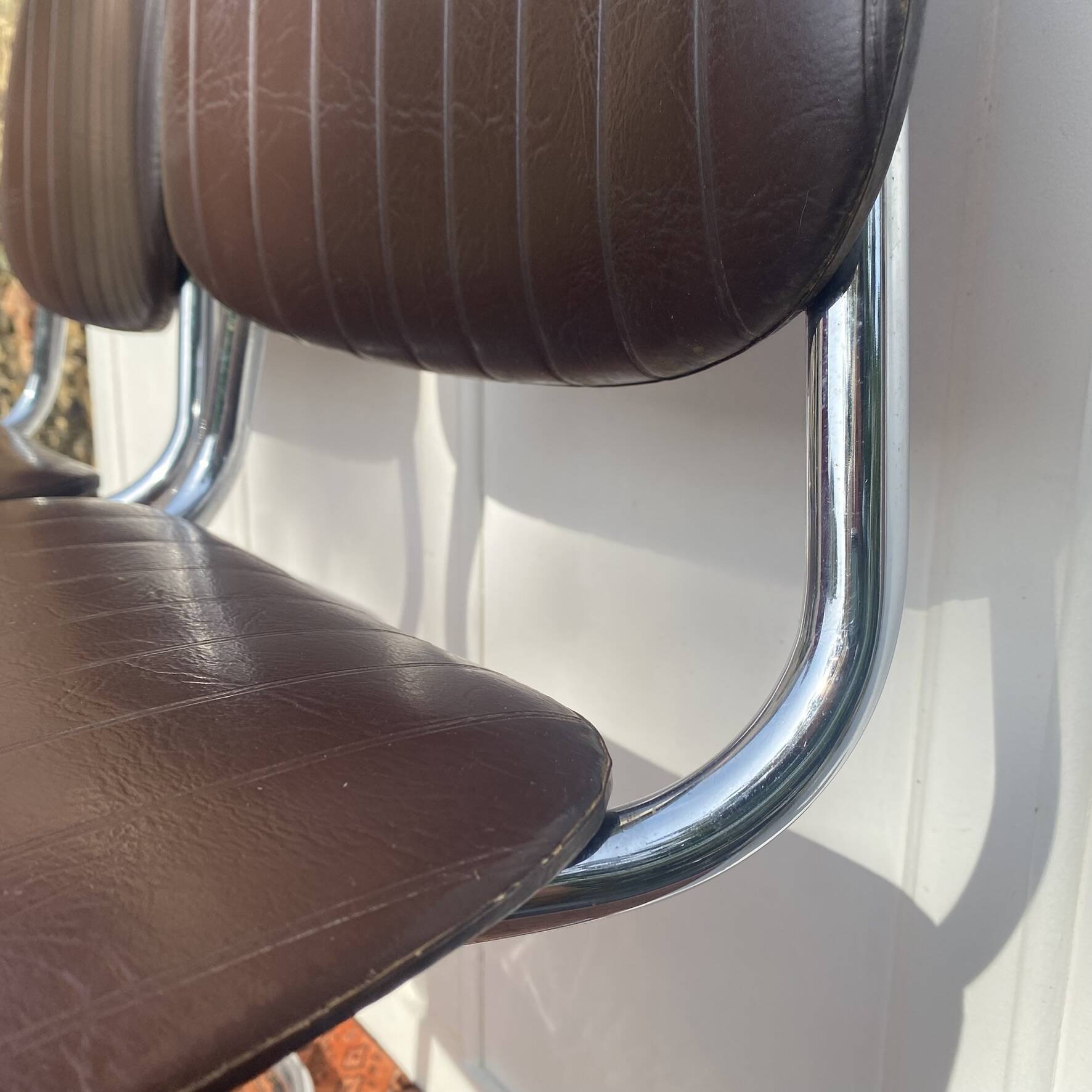 Chaises traineau cantilever chrome et skai années 70