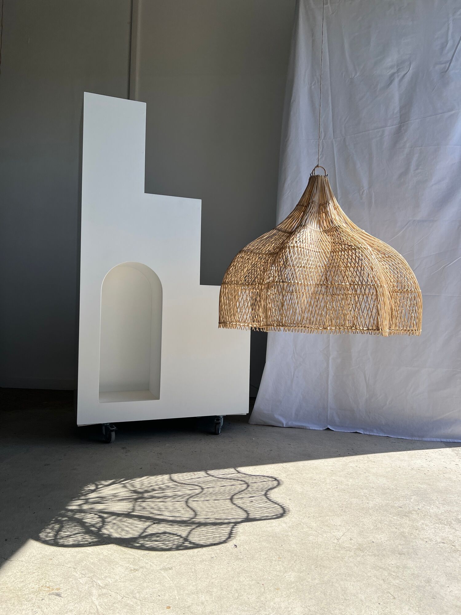 Rattan pendant lamp in the shape of a flower