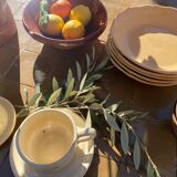 Set of 5 yellow hollow plates