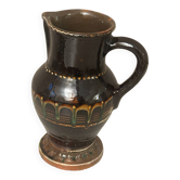 Pichet roumain vintage en poterie émaillée