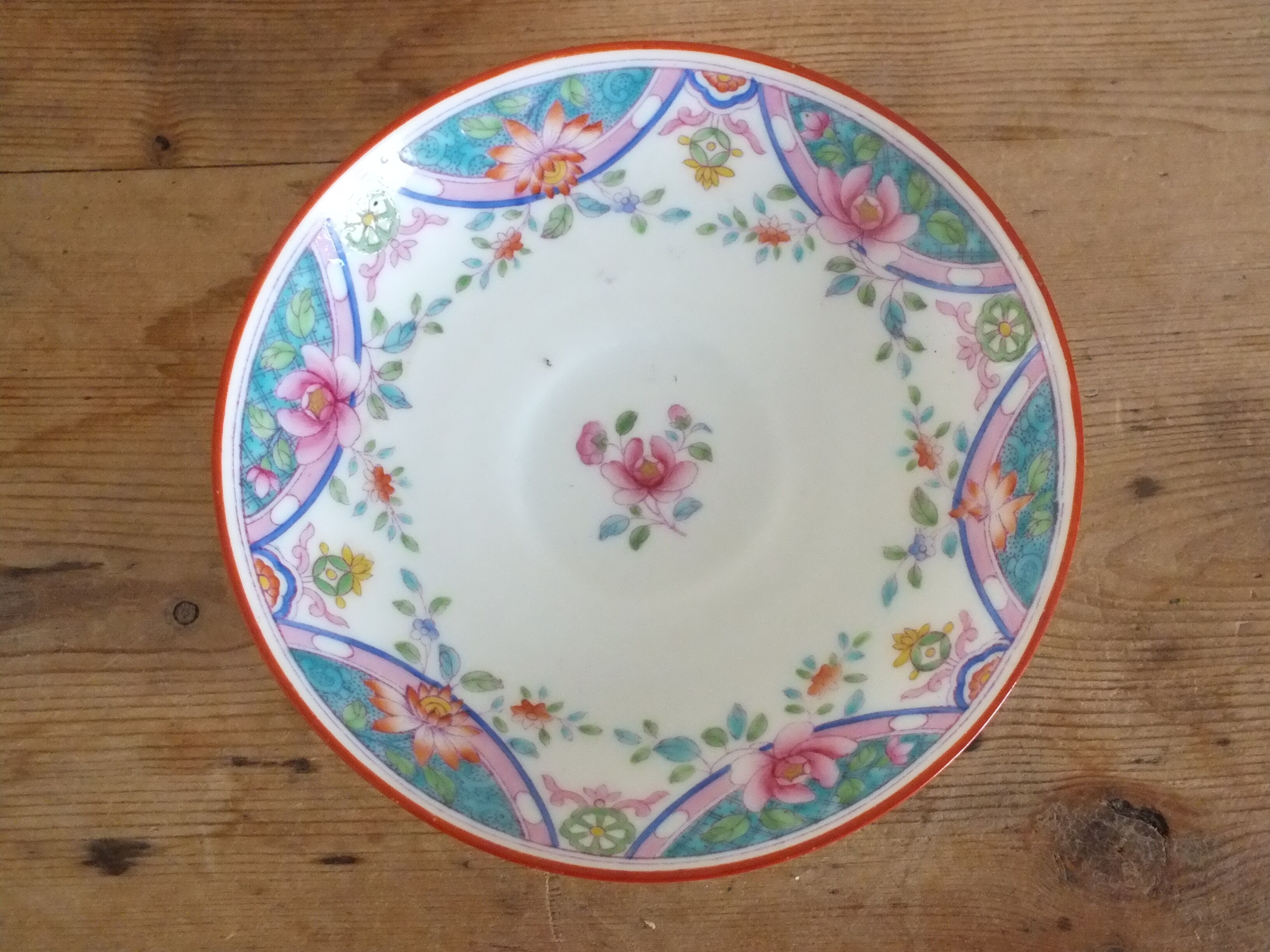 3 different saucers in English porcelain Minton
