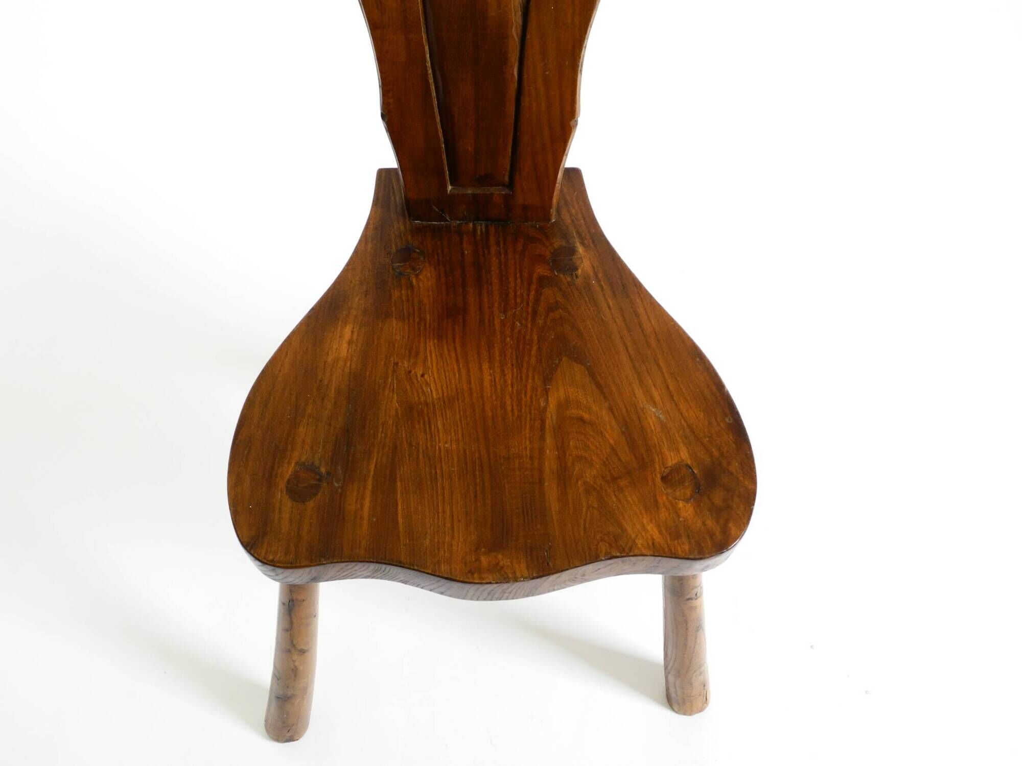 Solid wood chair with an ornate, hand-carved backrest – Made in Spain