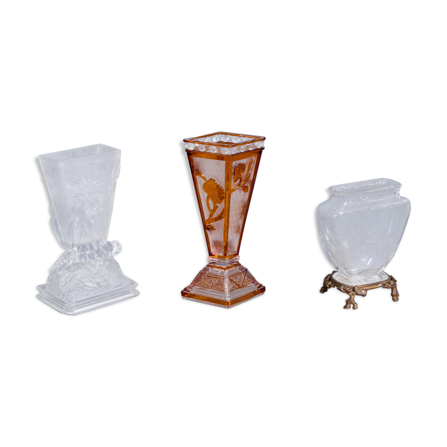 Trois vases en verre de Baccarat à décor floral, France, fin du 19ème siècle