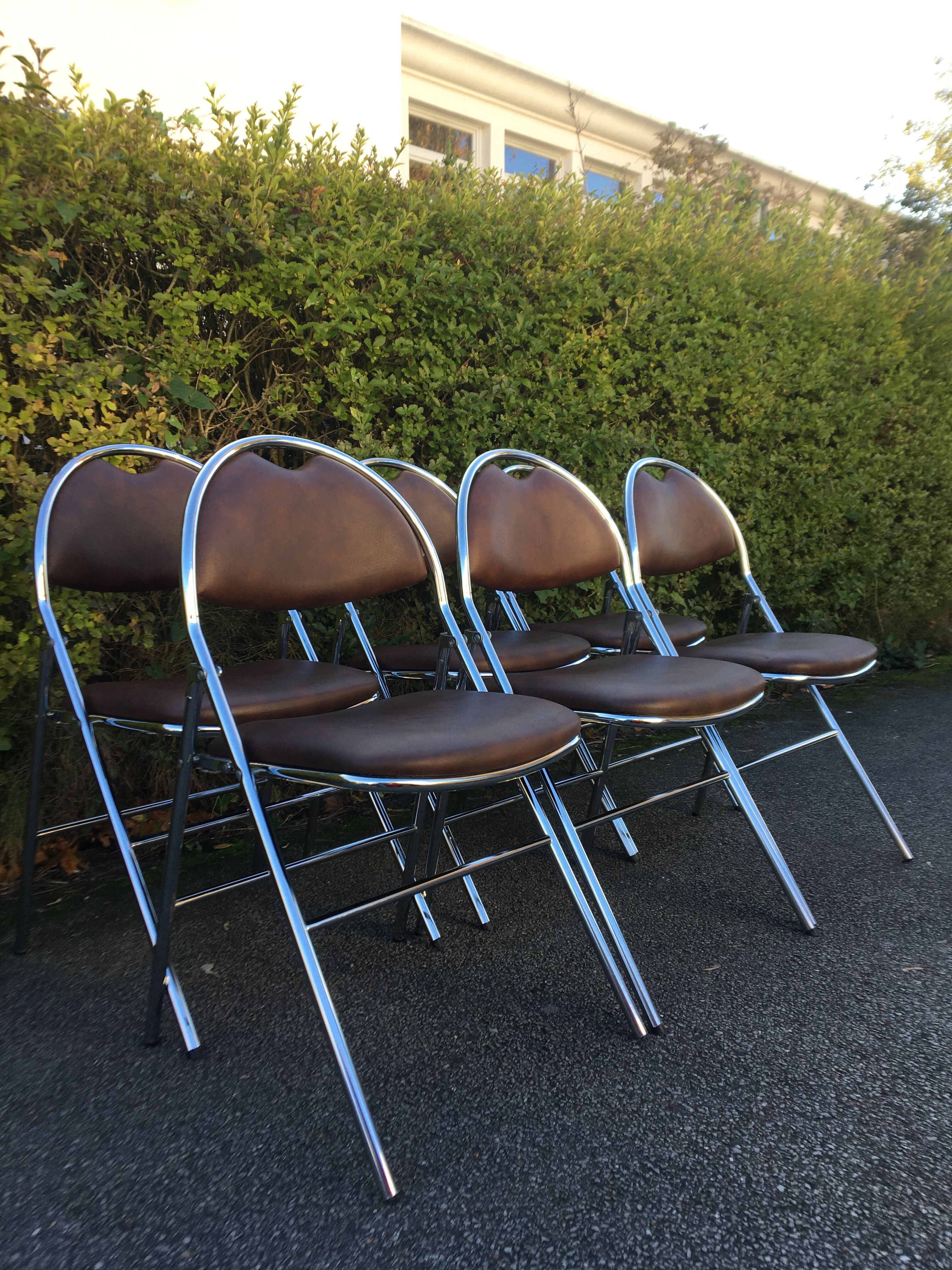 Set de 6 chaises pliantes acier et similicuir 70’s