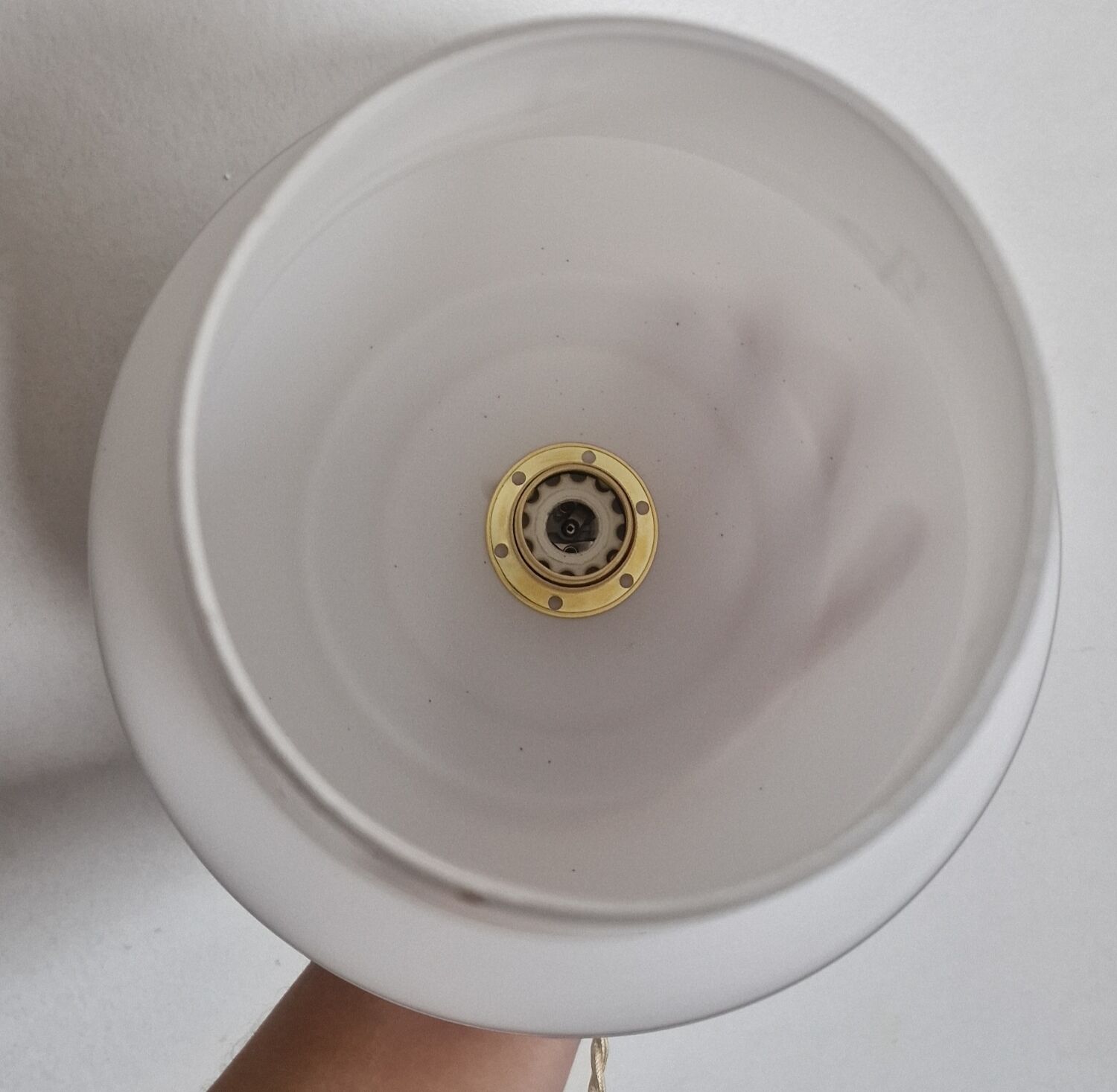 White opaline pendant lamp with gold décor