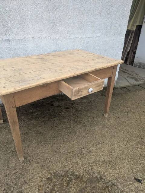 Farm table