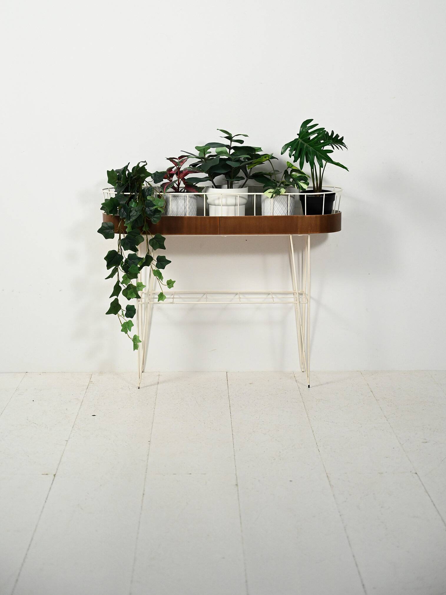 Scandinavian oval planter in metal and teak