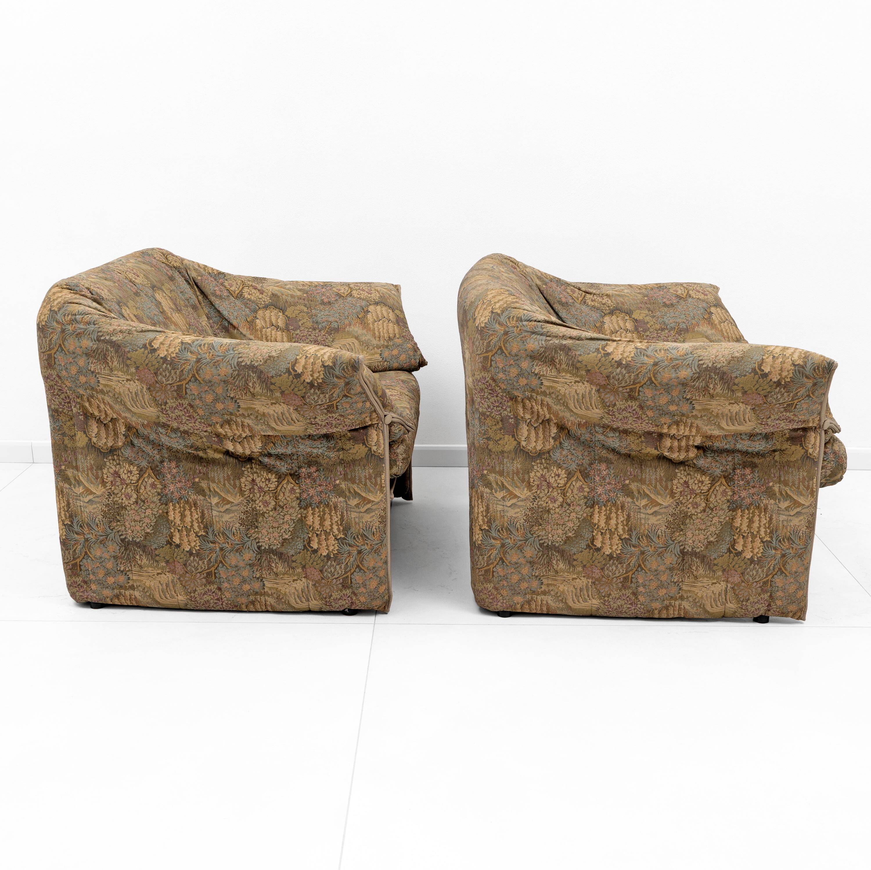 Pair of jacquard fabric armchairs, Mario Bellini, "Le stelle" B&B Italia,70