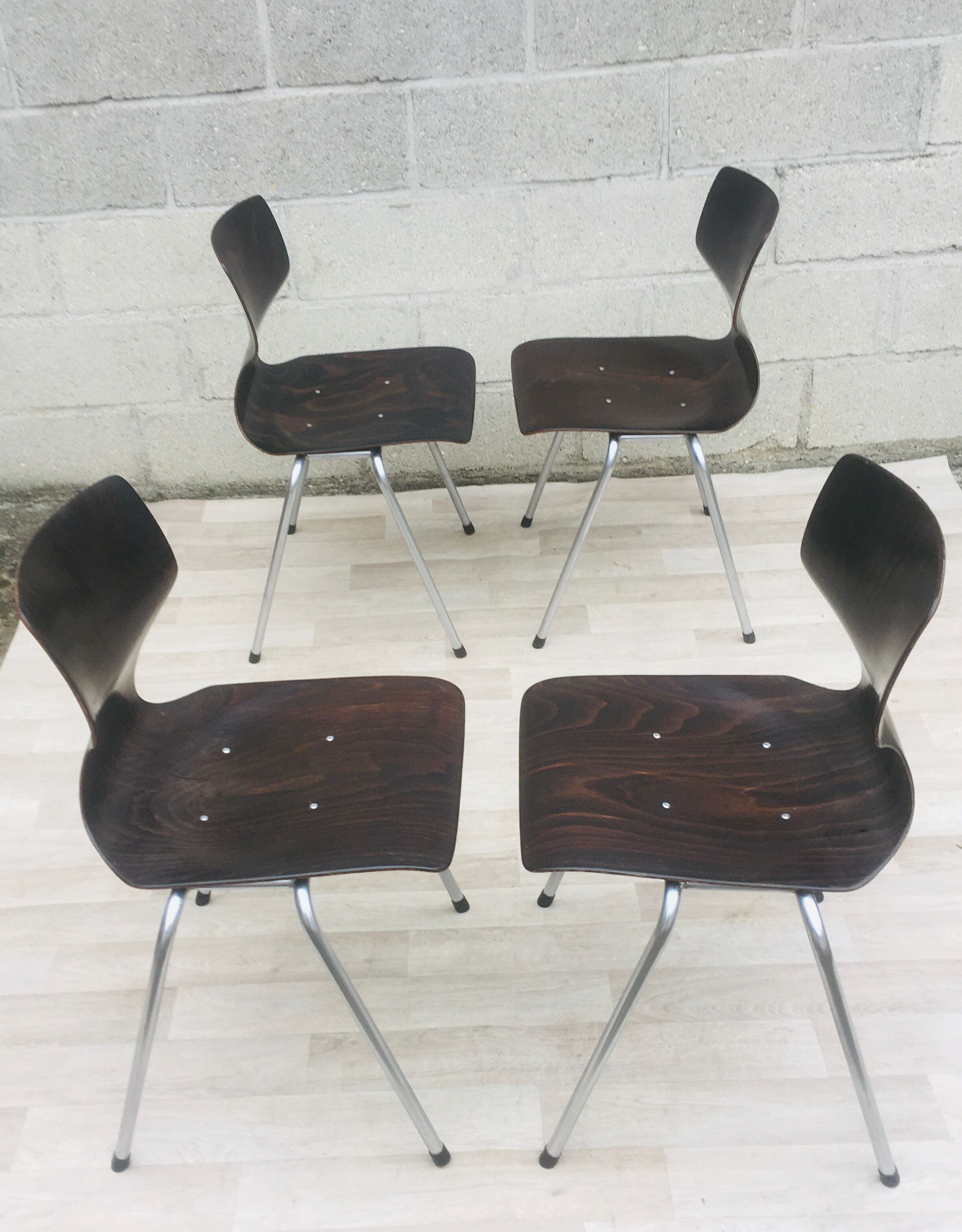 Set of 4 vintage chairs and Flottoto design