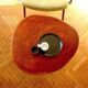 Table basse en bois de neem cuivré aspect coquillage