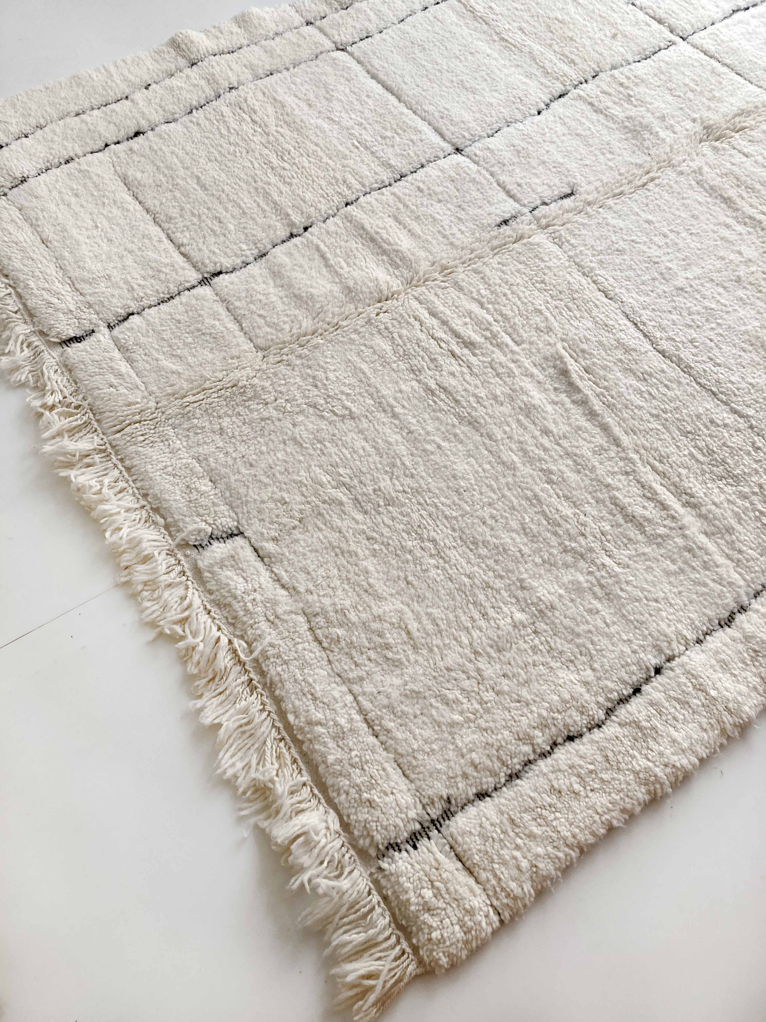 Moroccan Berber carpet beni ouarain ecru with black patterns engraved 298x202cm