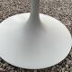 Small Knoll pedestal table - Saarinen