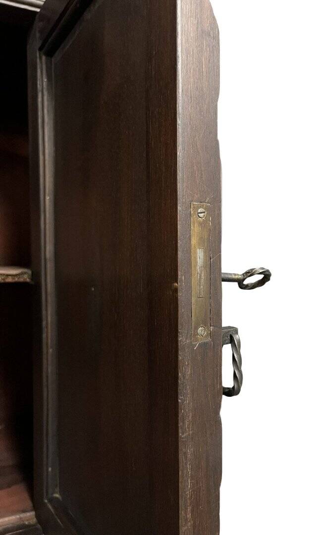 Important Renaissance buffet in solid walnut.