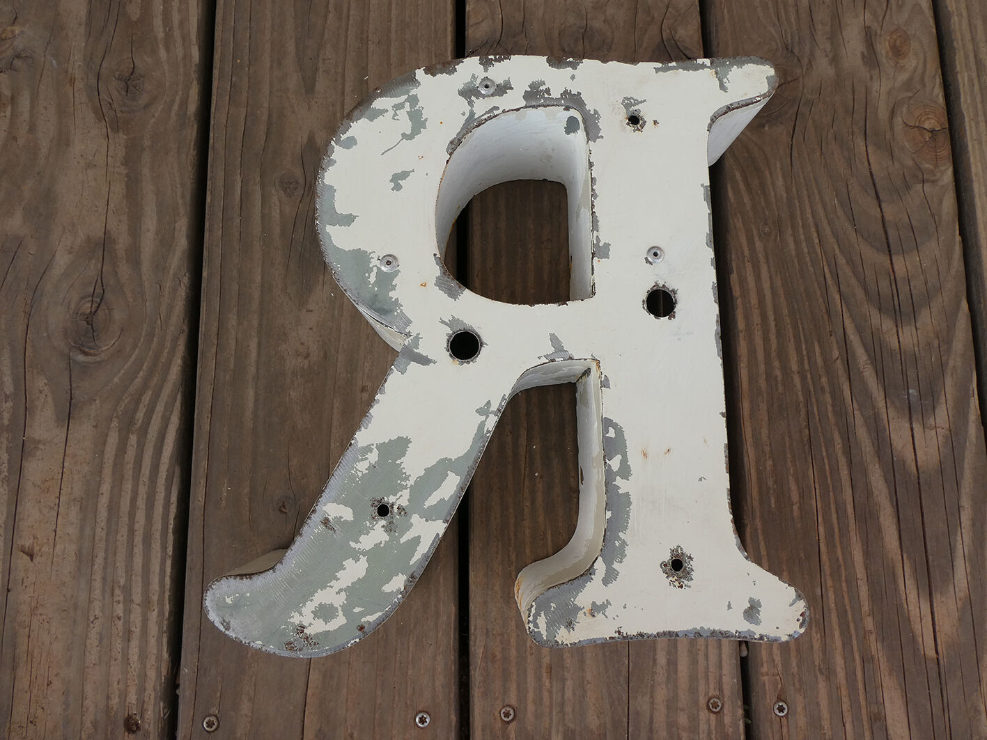 Letter "R" of vintage industrial brand in iron