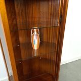 Vitrine d'angle en placage de verre vintage