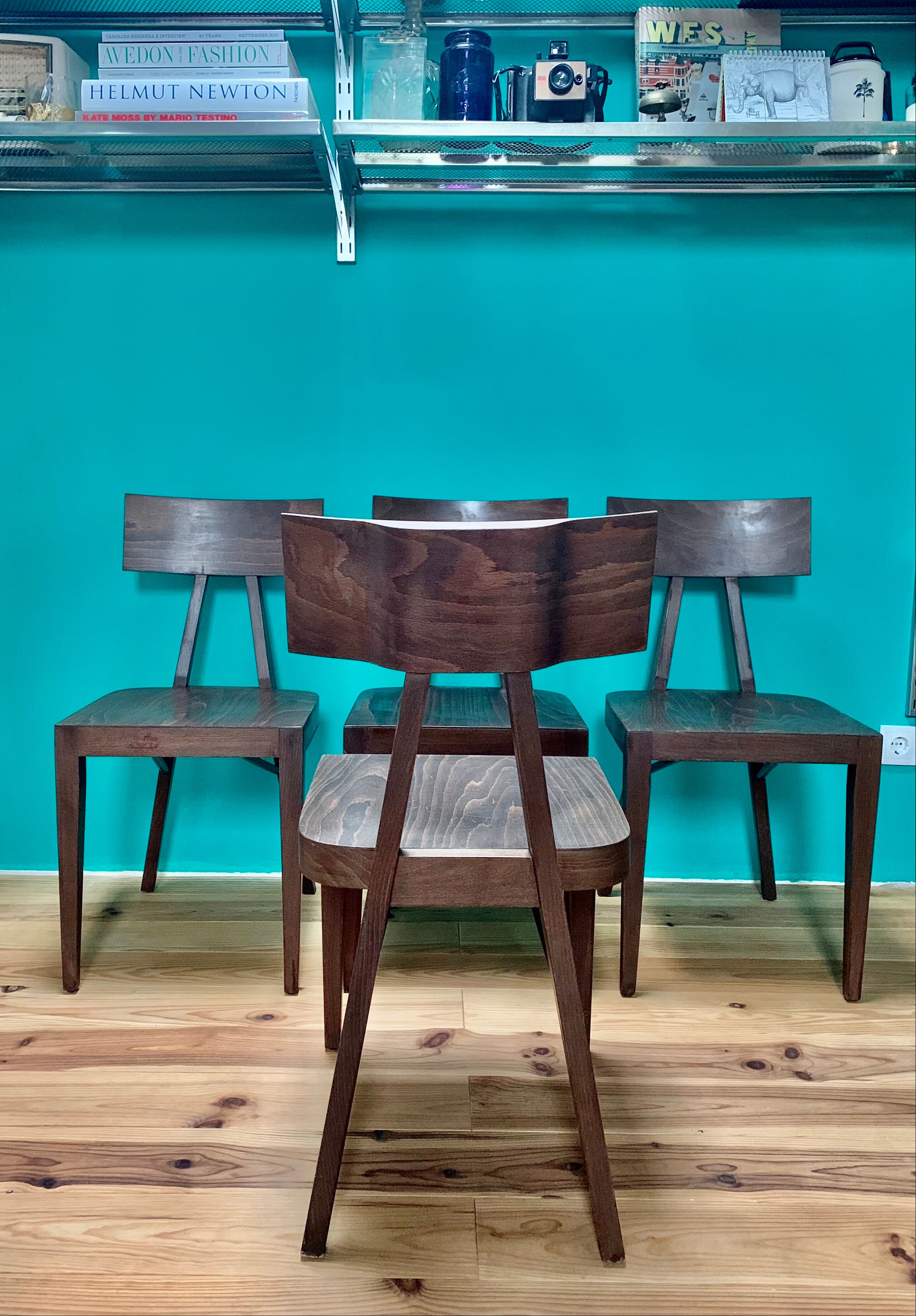 Lot de 4 chaises en bois vintage 1970