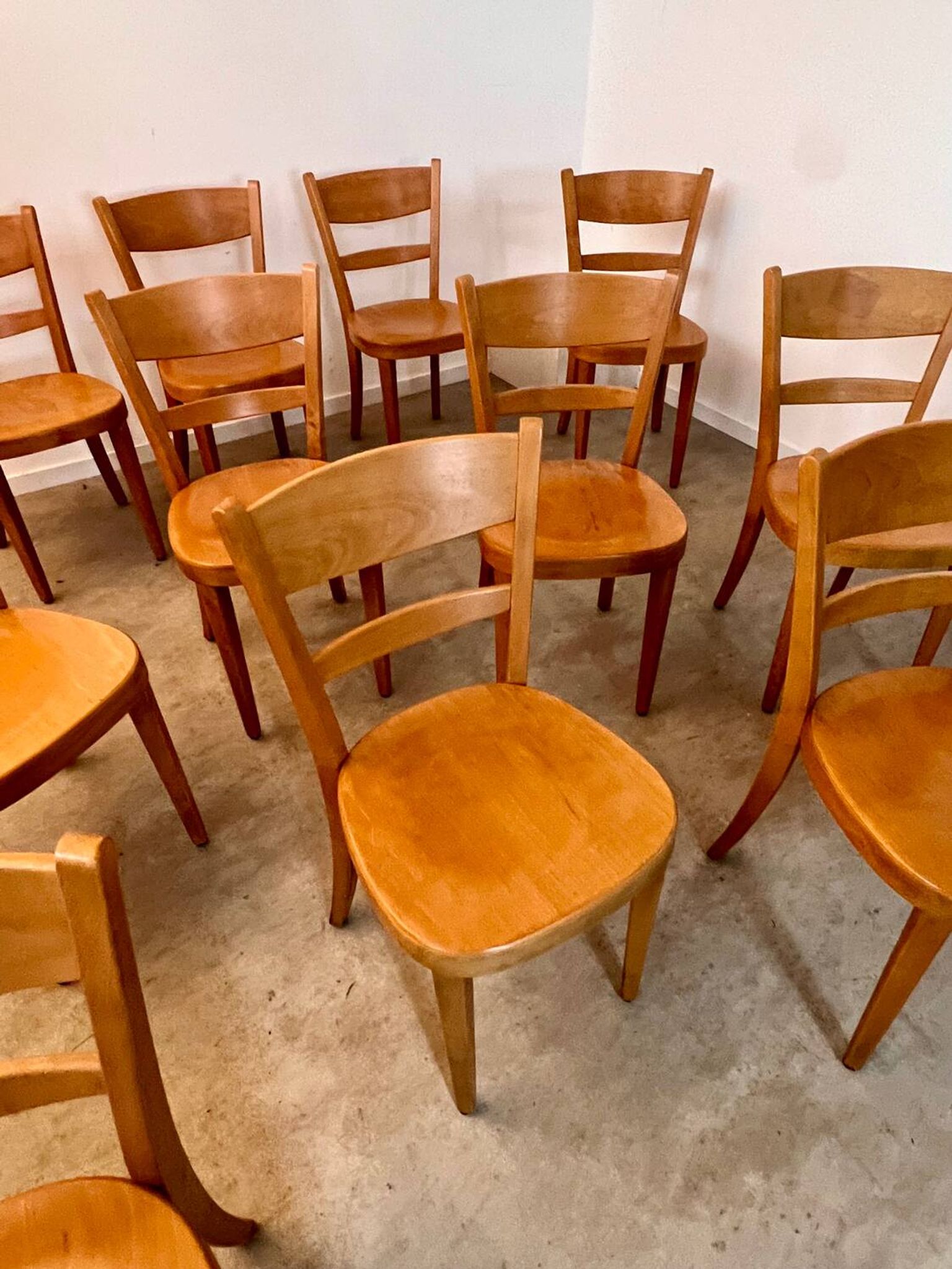 Lot 12 wooden bistro chairs by Horgen Glarus 70s vintage