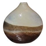Flat teardrop-shaped vase