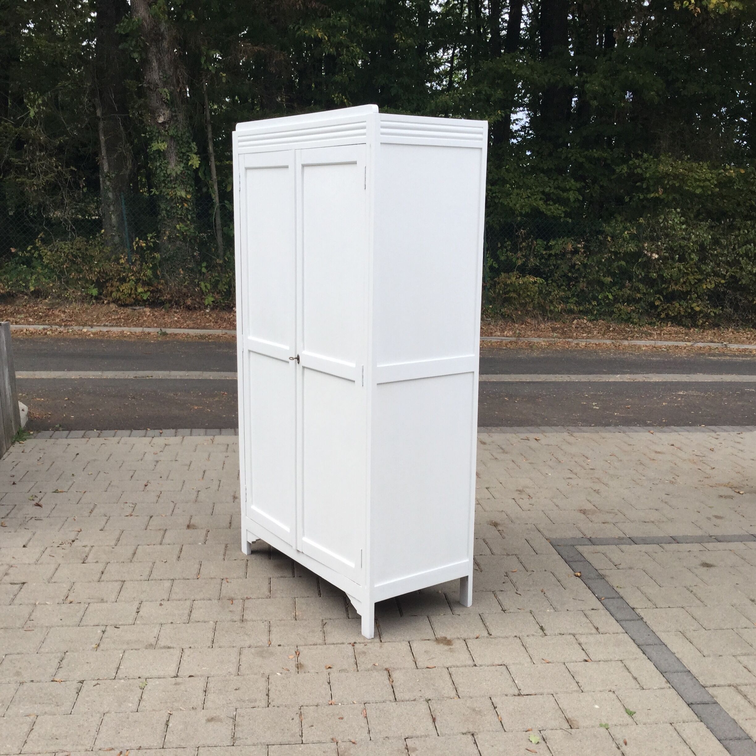 Armoire parisienne blanche