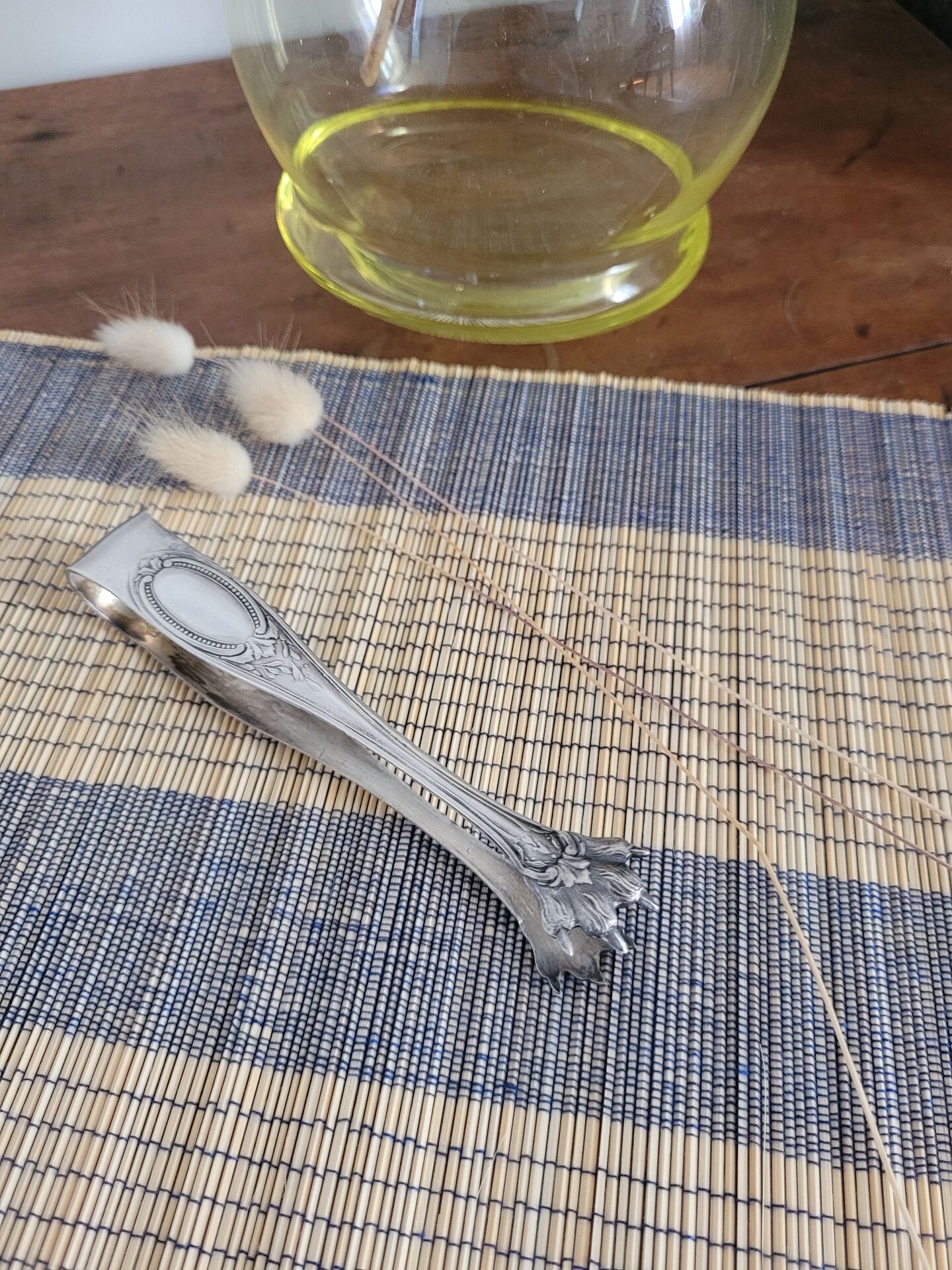 Silver sugar tongs with classic decoration