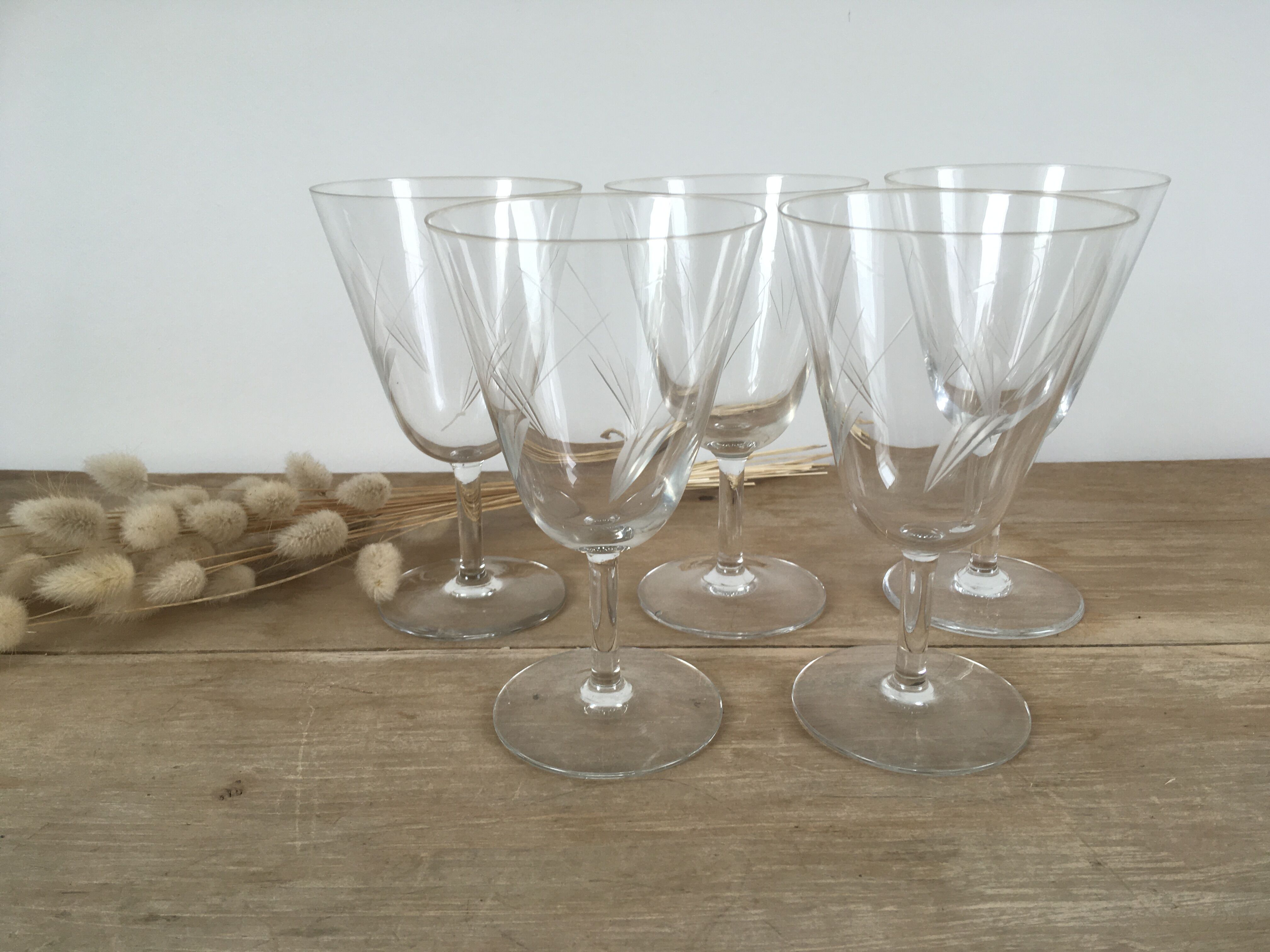 5 verres à pied en verre gravé