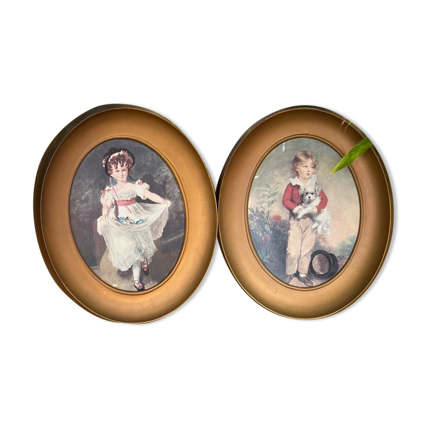 Set of 2 oval paintings