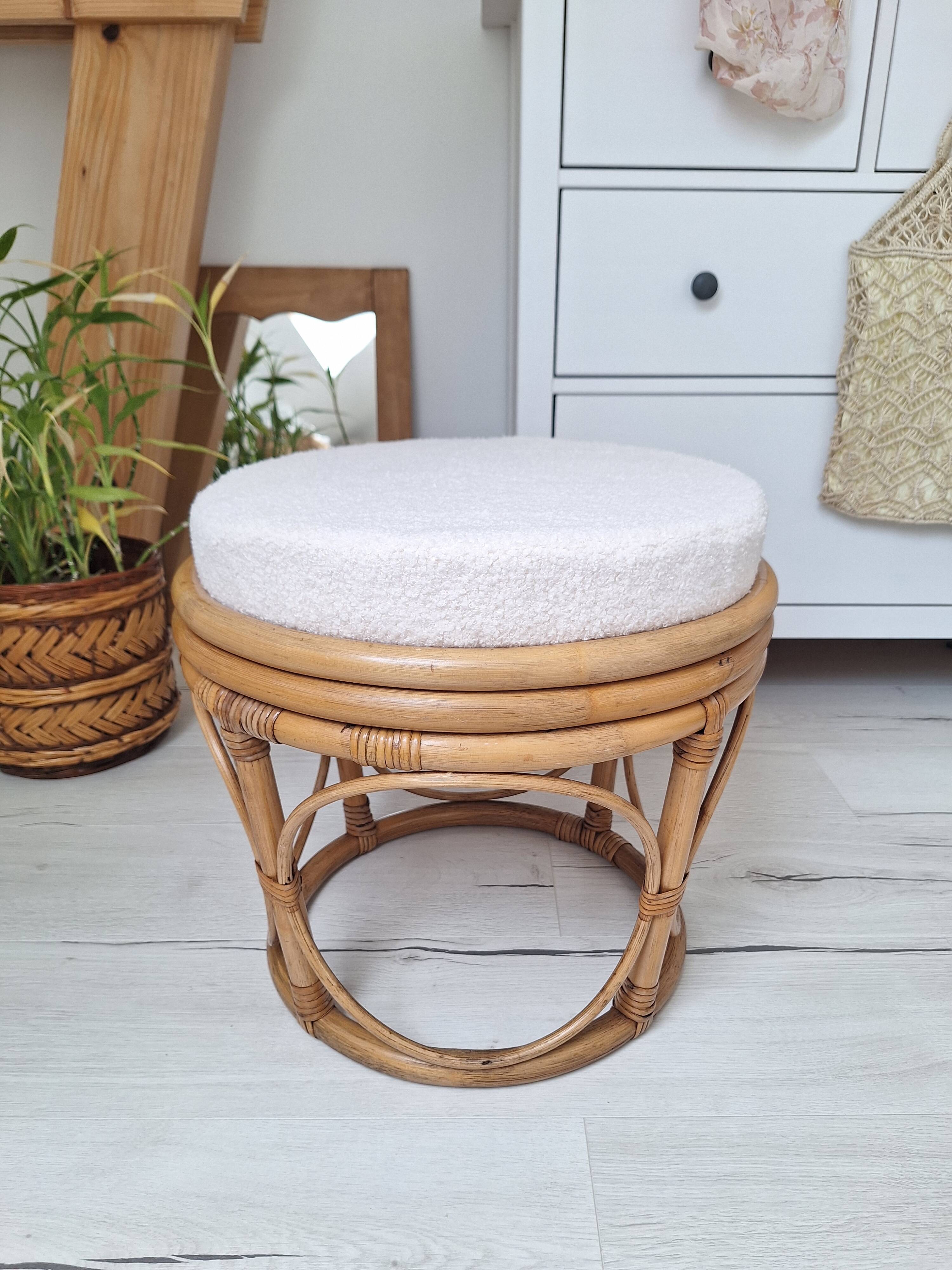 Pouf en rotin et tissu bouclette