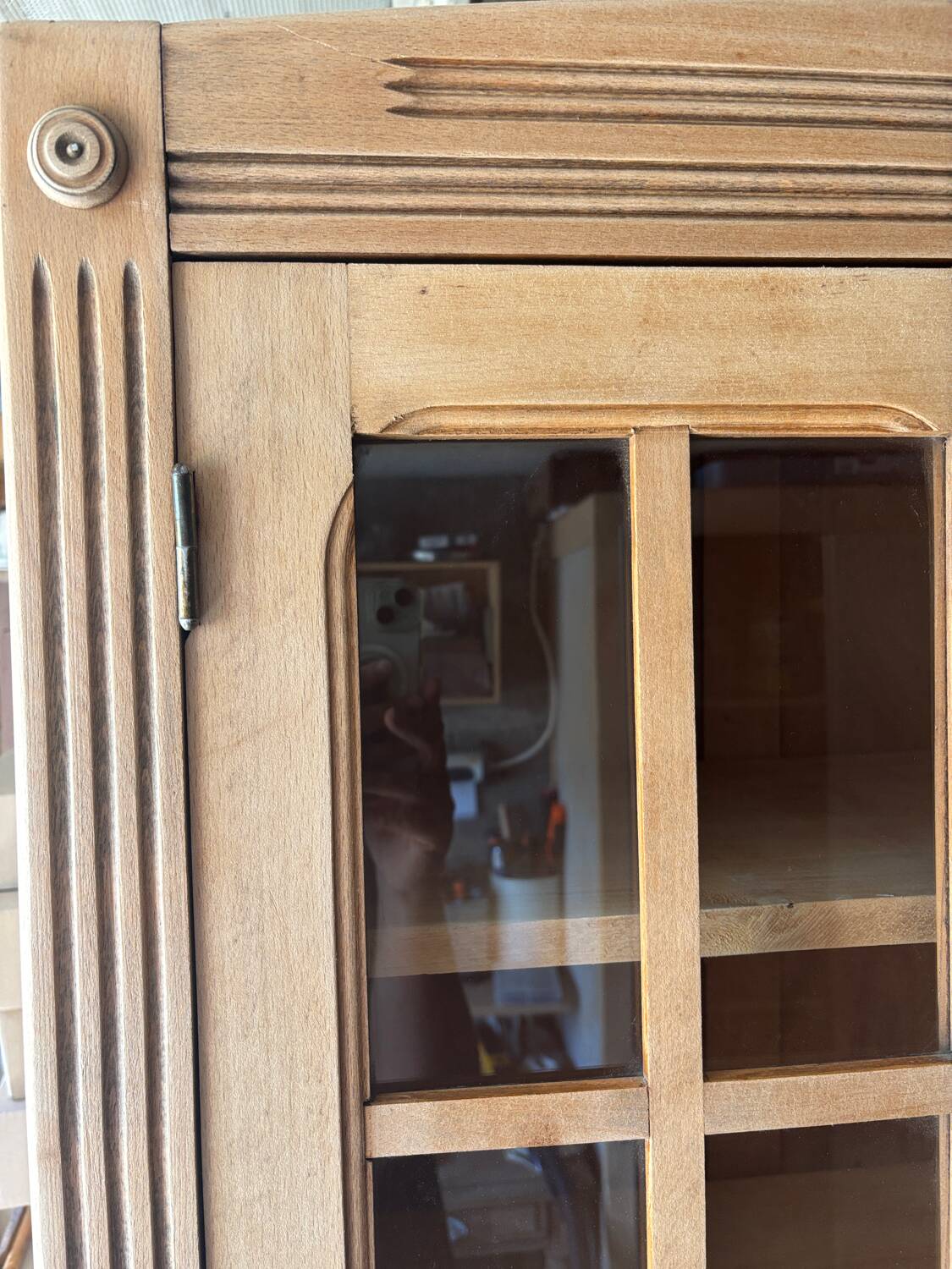 Parisian display case in raw wood