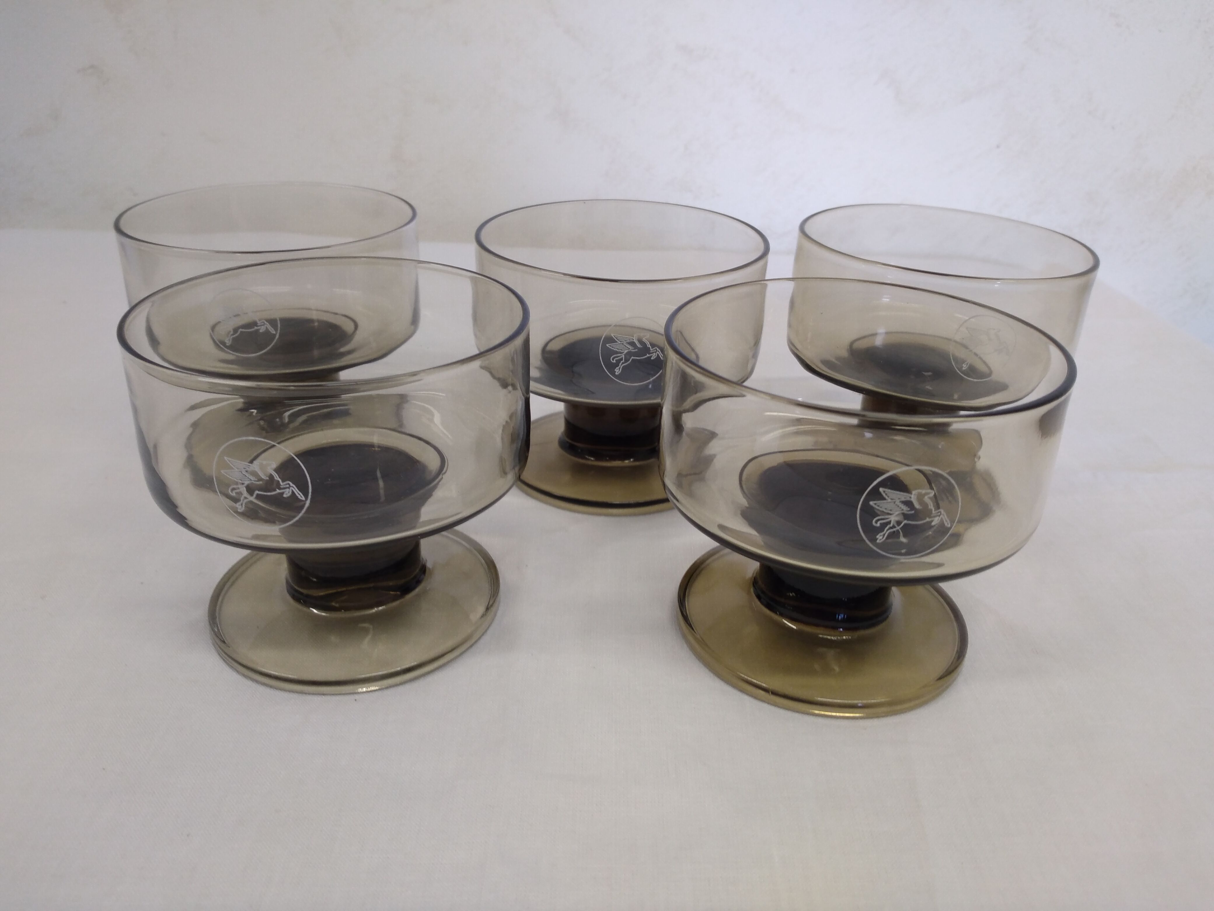 Mobil smoked glass cups