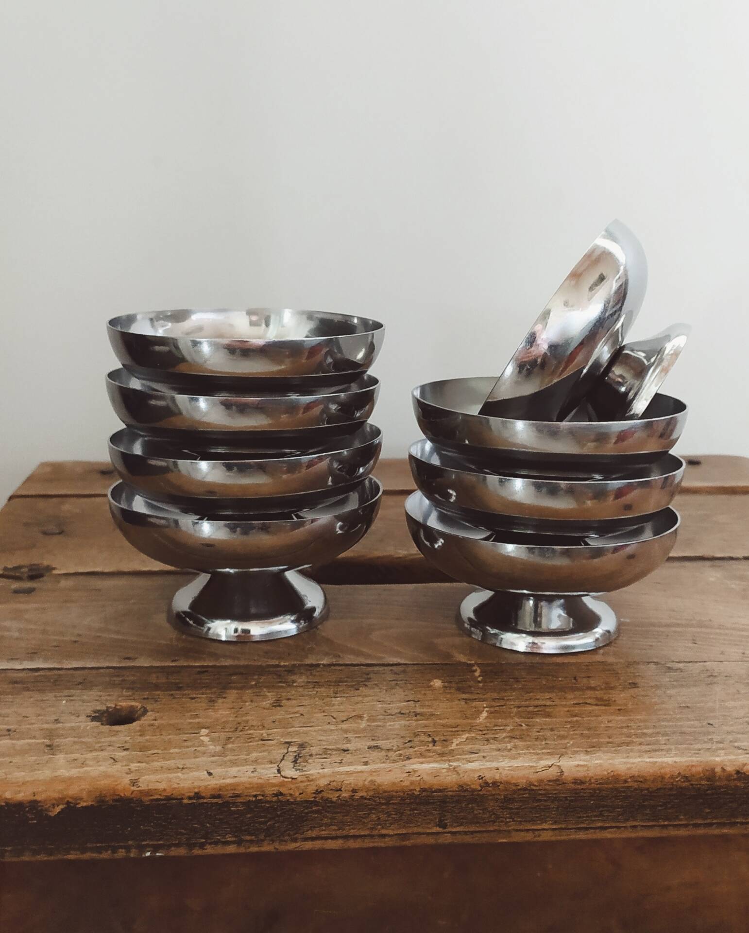Suite de 8 coupes à glace, à dessert • Inox • Vintage 