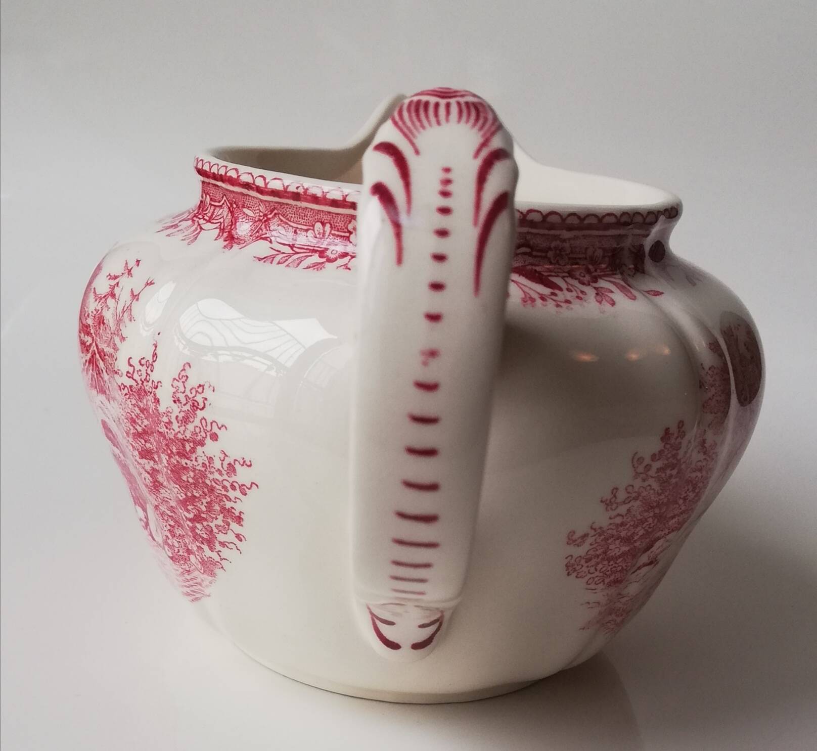 Villeroy and Boch Burgeland porcelain gravy boat