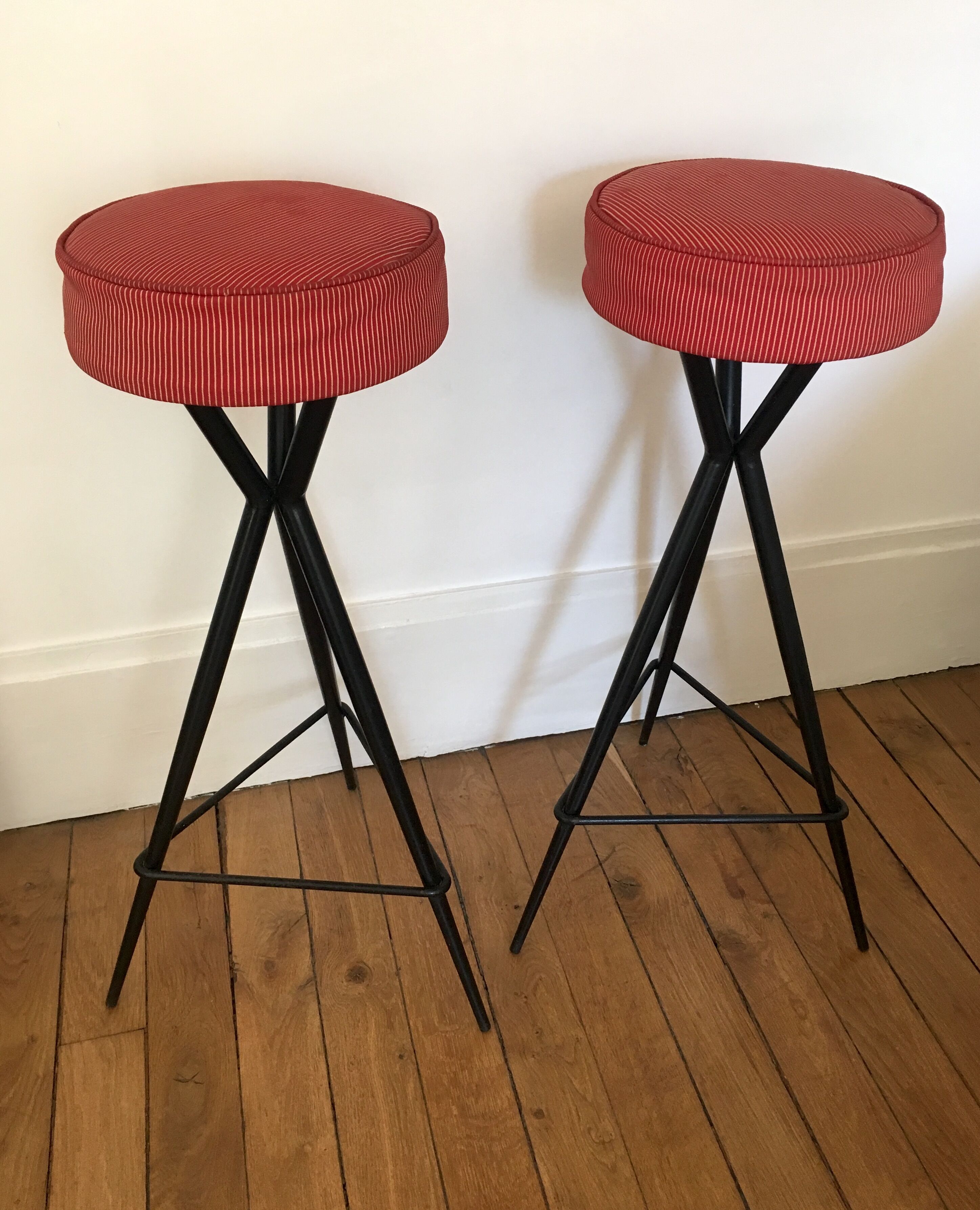 Pair of bar tripod stools