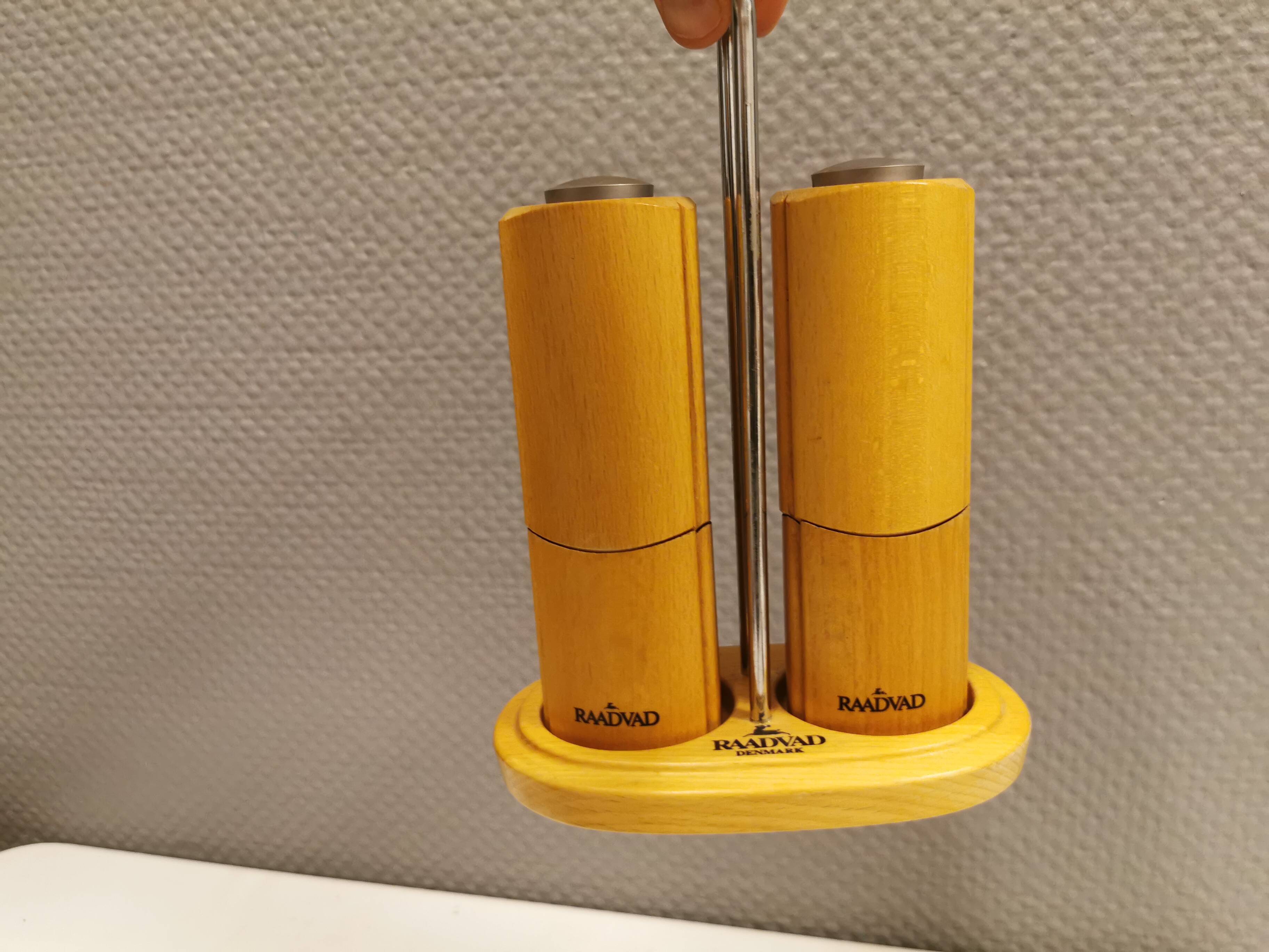 Moulins à poivre et à sel conçus par Royal Raadvad. Fin du 20ème siècle.