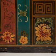 Malle chinoise ancienne de couleur foncée avec des motifs floraux (c.1900) #2
