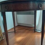 Pedestal table