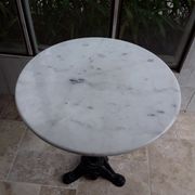 Table bistrot en marbre