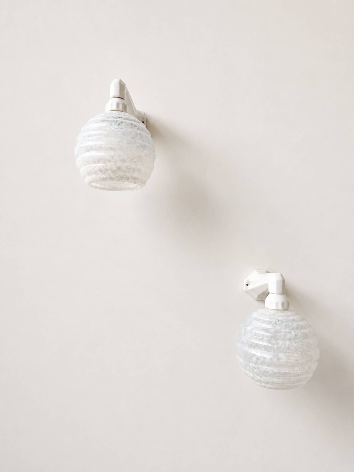 Pair of Art Deco wall lights in porcelain
