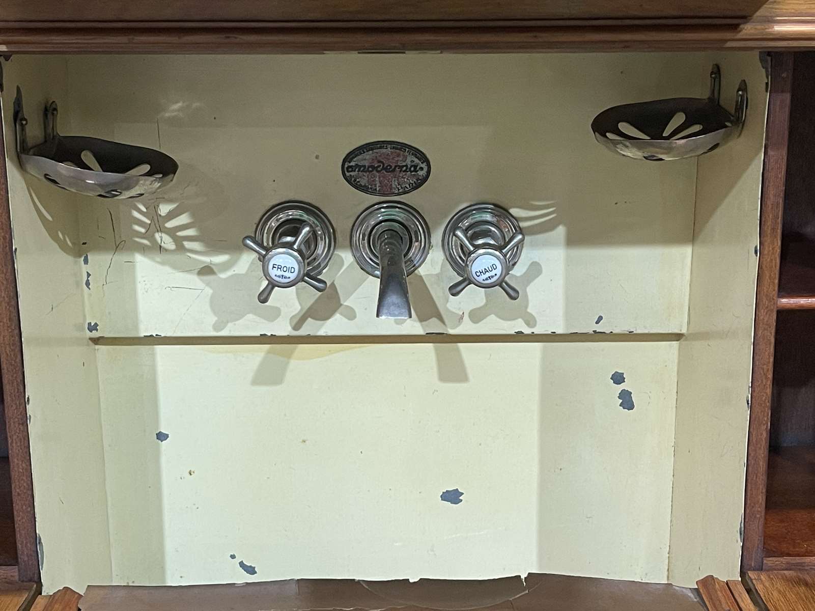 Mahogany wardrobe from the 1930s