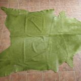 Tapis en peau de vache vert anis 278 cm x 233 cm