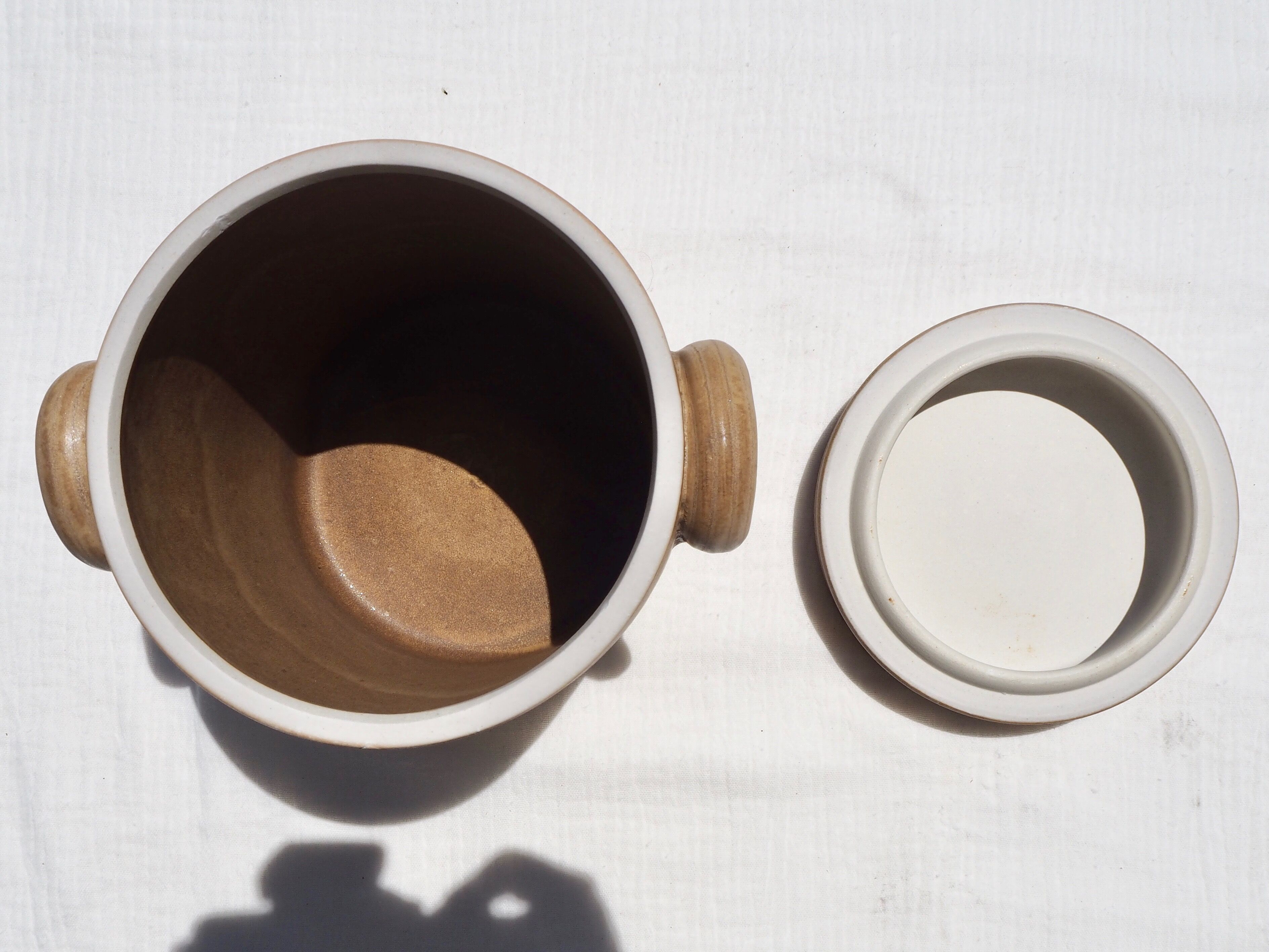 Confit pot in beige sandstone